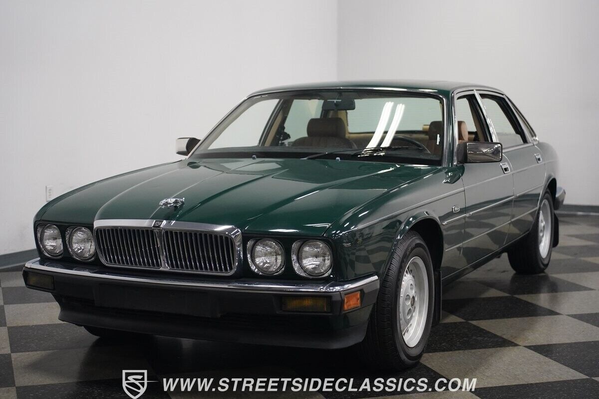 Jaguar-XJ6-Berline-1988-Green-Tan-42314-6