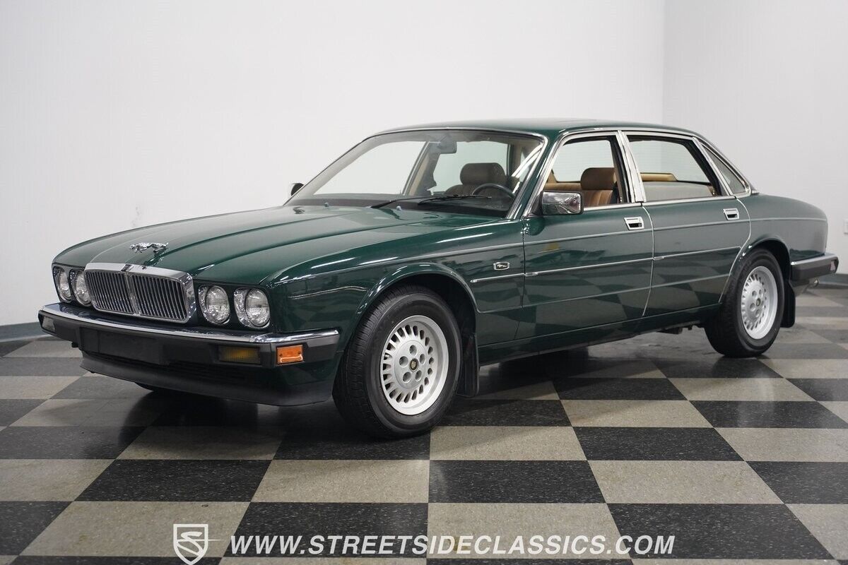 Jaguar-XJ6-Berline-1988-Green-Tan-42314-7