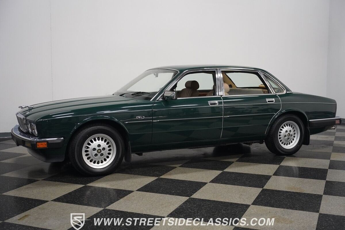 Jaguar-XJ6-Berline-1988-Green-Tan-42314-8