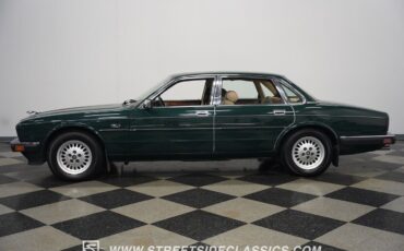 Jaguar-XJ6-Berline-1988-Green-Tan-42314-9