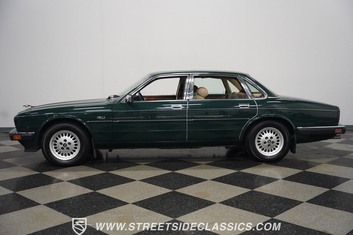 Jaguar-XJ6-Berline-1988-Green-Tan-42314-9