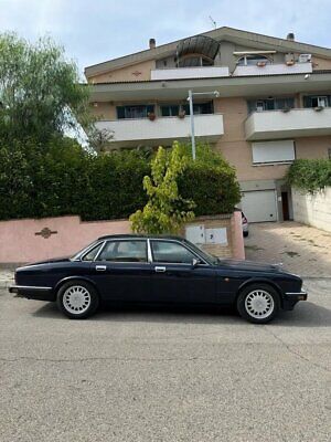 Jaguar-XJ6-Berline-1992-Blue-Tan-215401-2