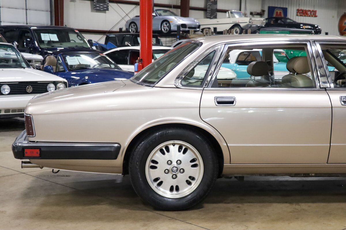 Jaguar-XJ6-Berline-1994-Oyster-Metallic-Tan-85585-7