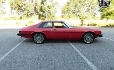 Jaguar-XJS-1977-Red-Tan-140121-3