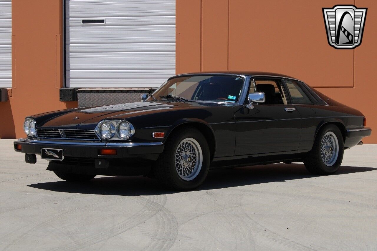 Jaguar-XJS-1989-Black-Black-141560-3