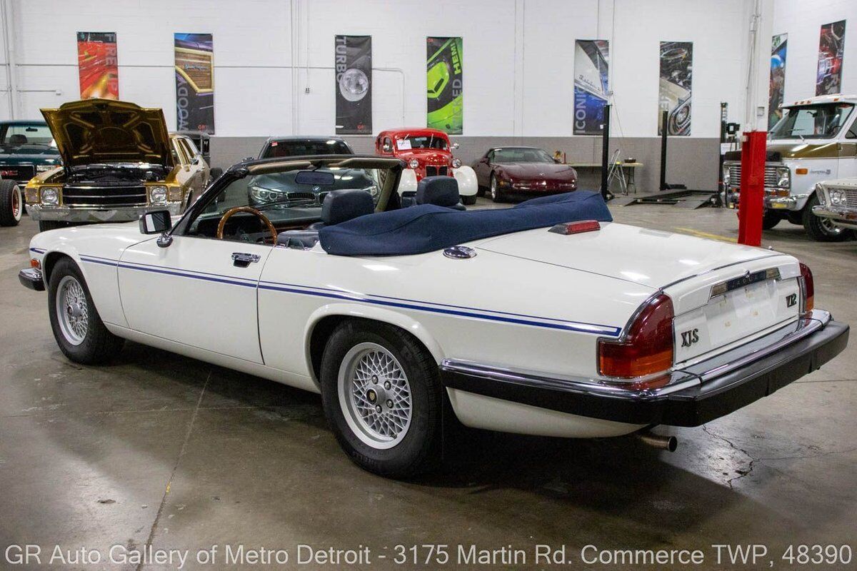 Jaguar-XJS-1989-White-Blue-183700-3