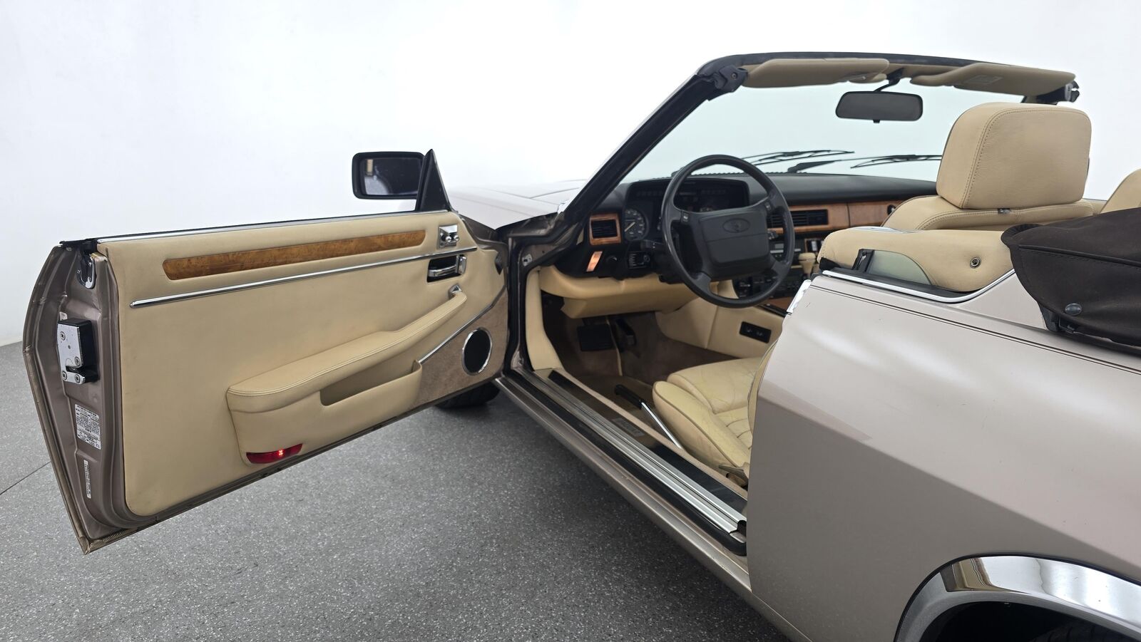 Jaguar-XJS-1991-Gold-Tan-71458-12