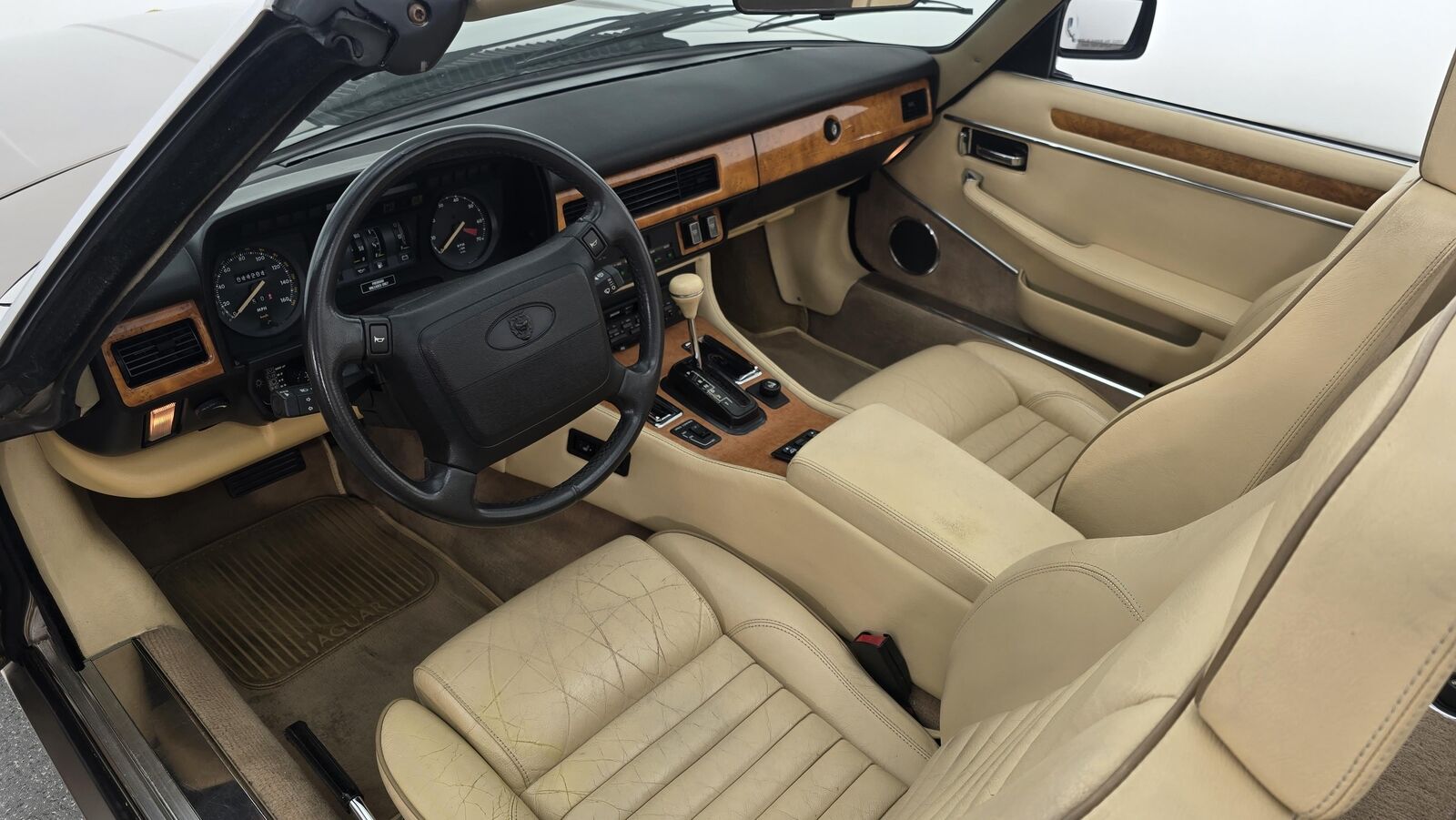 Jaguar-XJS-1991-Gold-Tan-71458-13