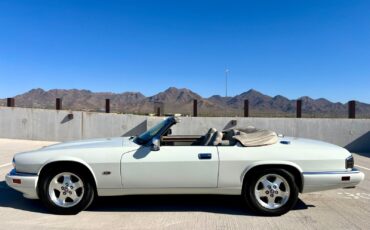 Jaguar-XJS-Cabriolet-1995-White-Gray-92495-1