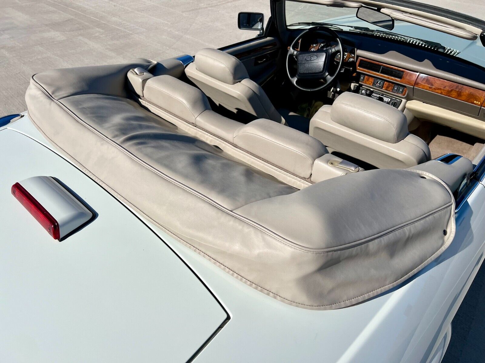 Jaguar-XJS-Cabriolet-1995-White-Gray-92495-21