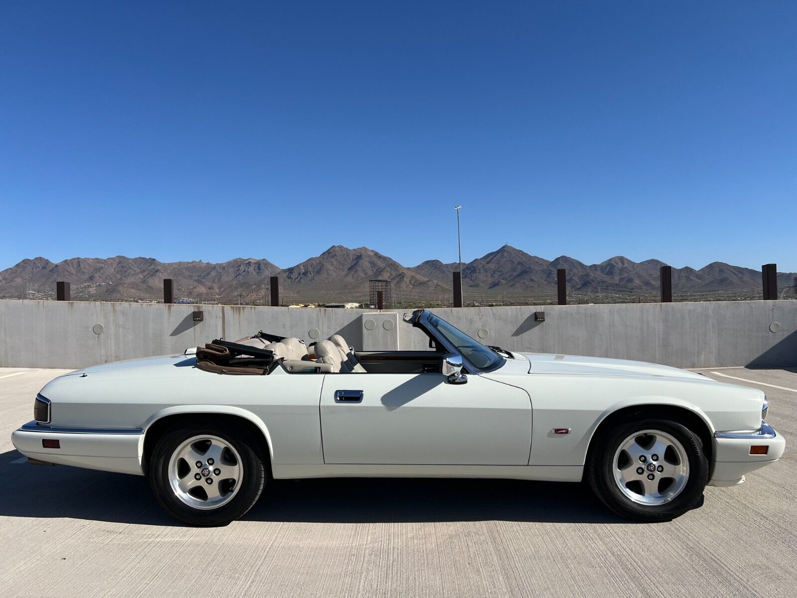 Jaguar-XJS-Cabriolet-1995-White-Gray-92495-3