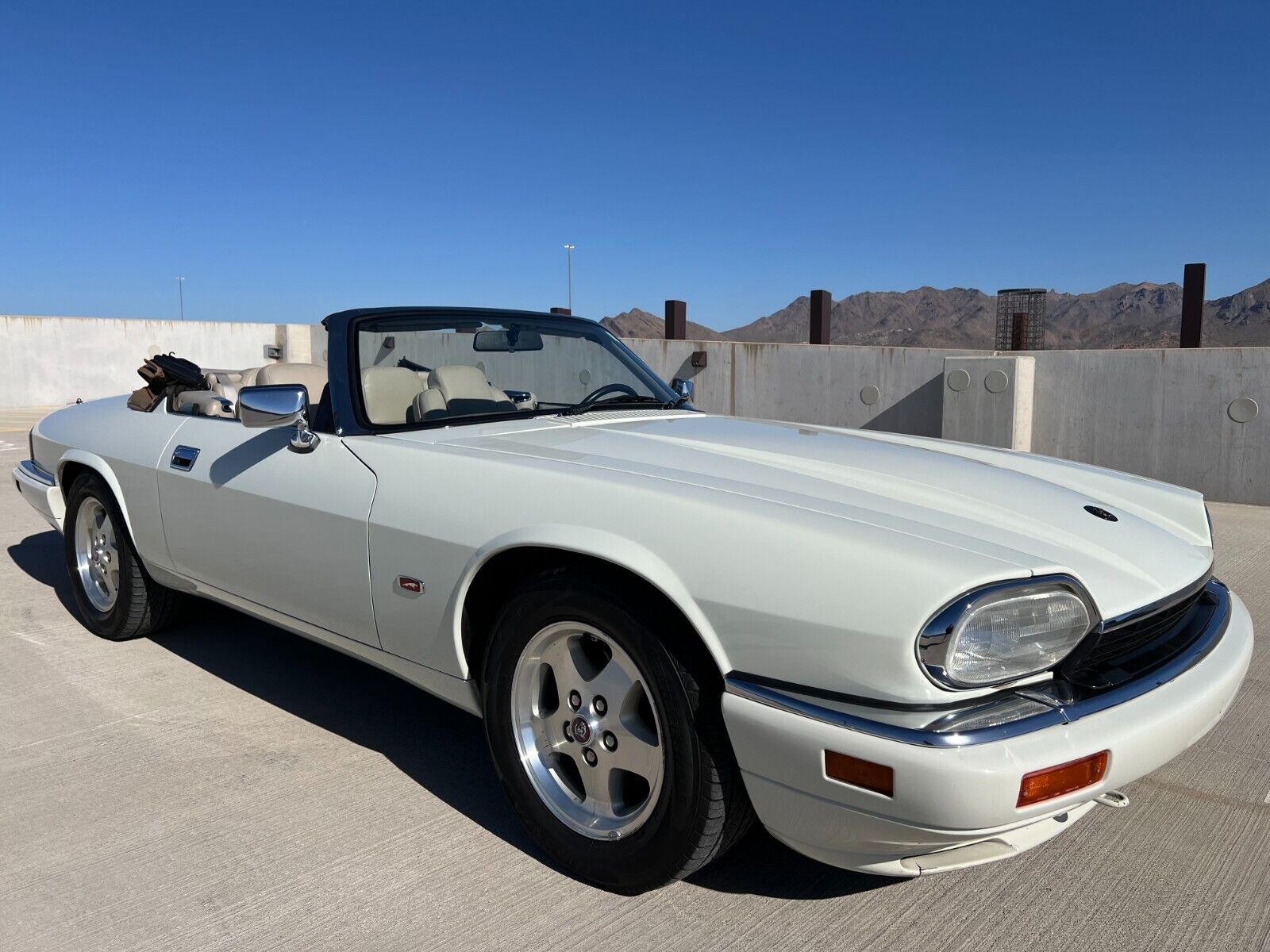 Jaguar-XJS-Cabriolet-1995-White-Gray-92495-4