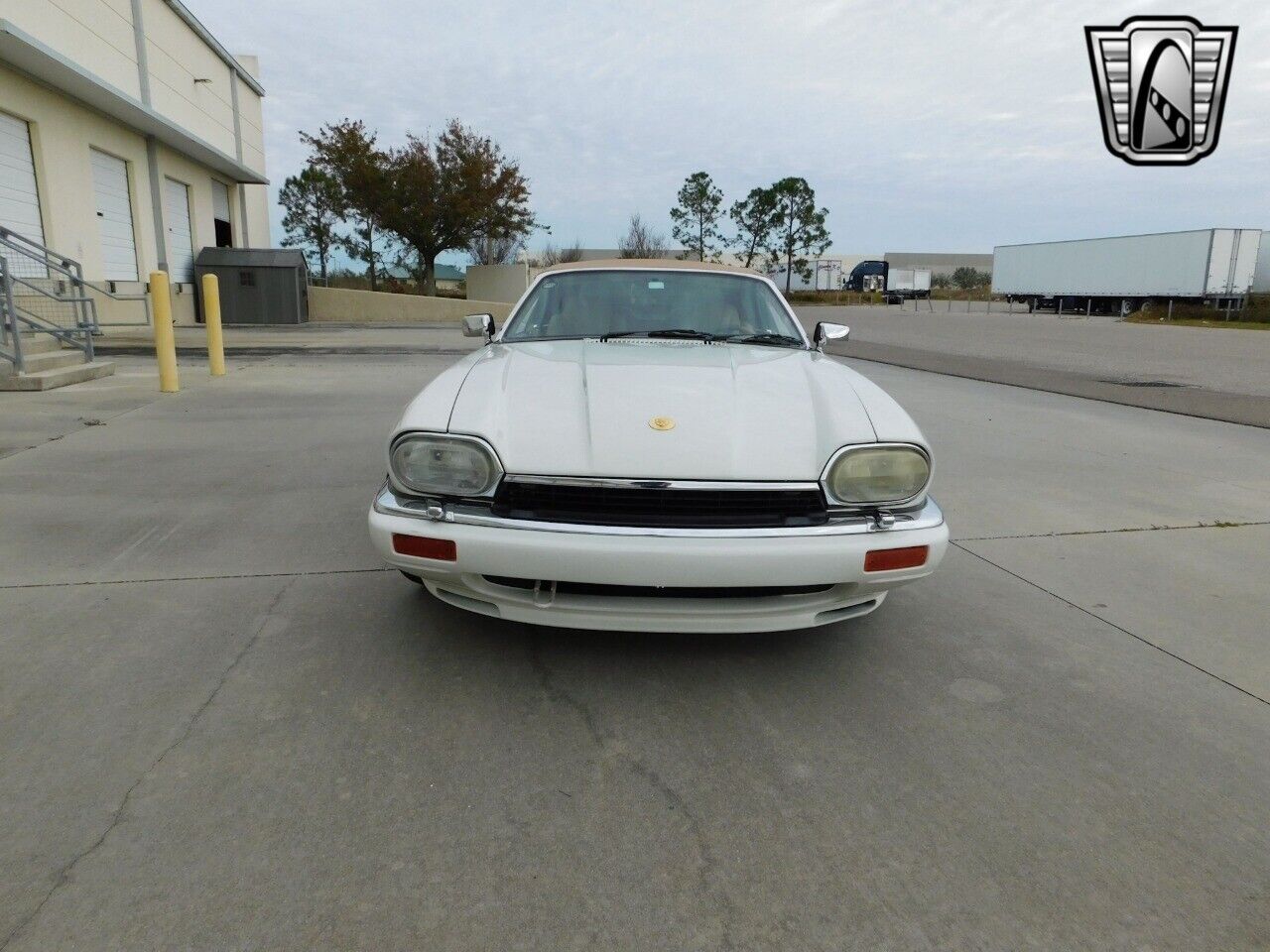 Jaguar-XJS-Cabriolet-1995-White-Tan-104846-2