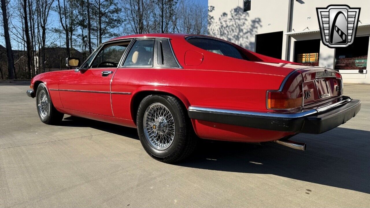 Jaguar-XJS-Coupe-1983-Red-Tan-93059-4