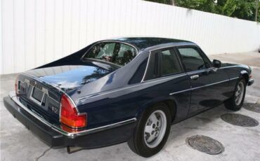 Jaguar-XJS-Coupe-1988-Blue-Tan-46380-2