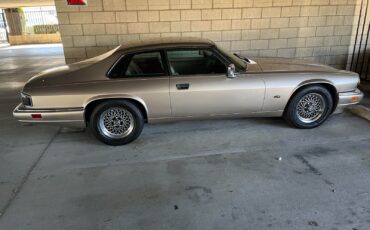 Jaguar-XJS-Coupe-1994-Gold-158355-4