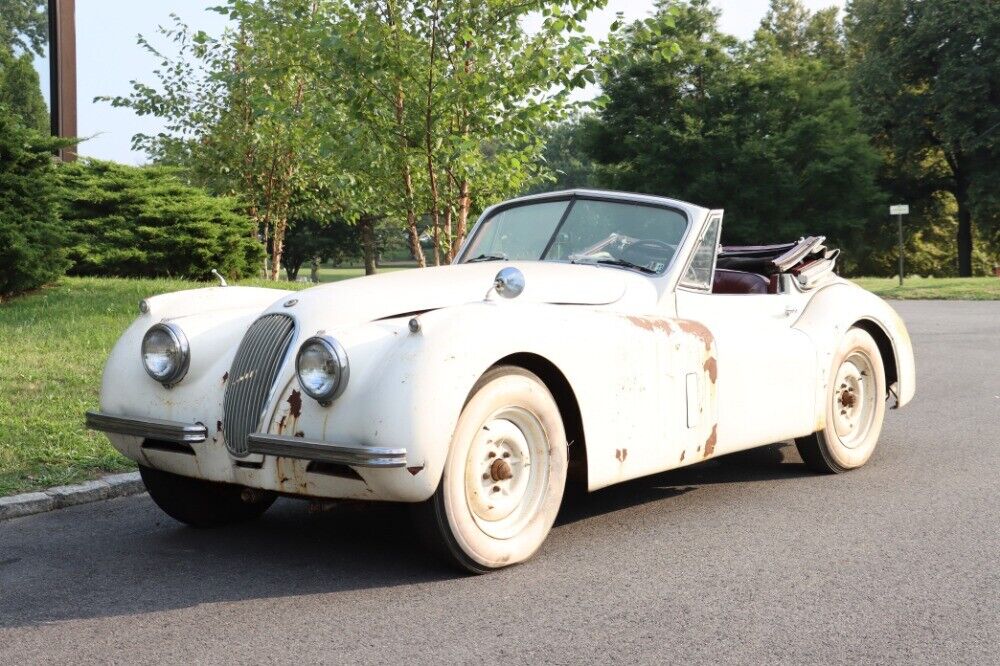 Jaguar-XK-1954-White-Red-0-1