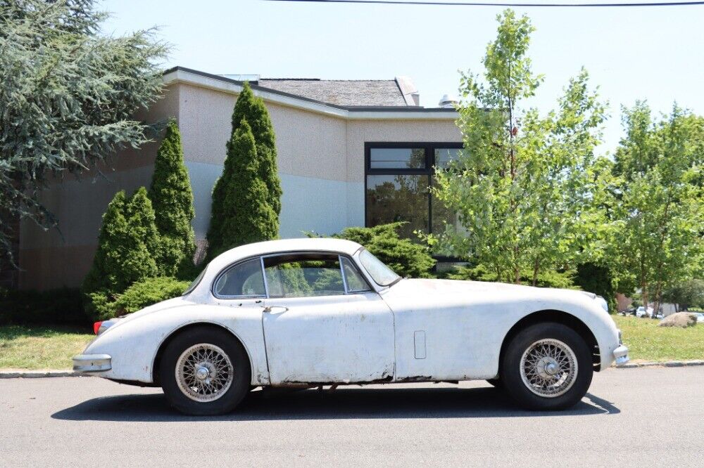 Jaguar-XK-1958-White-Red-0-2