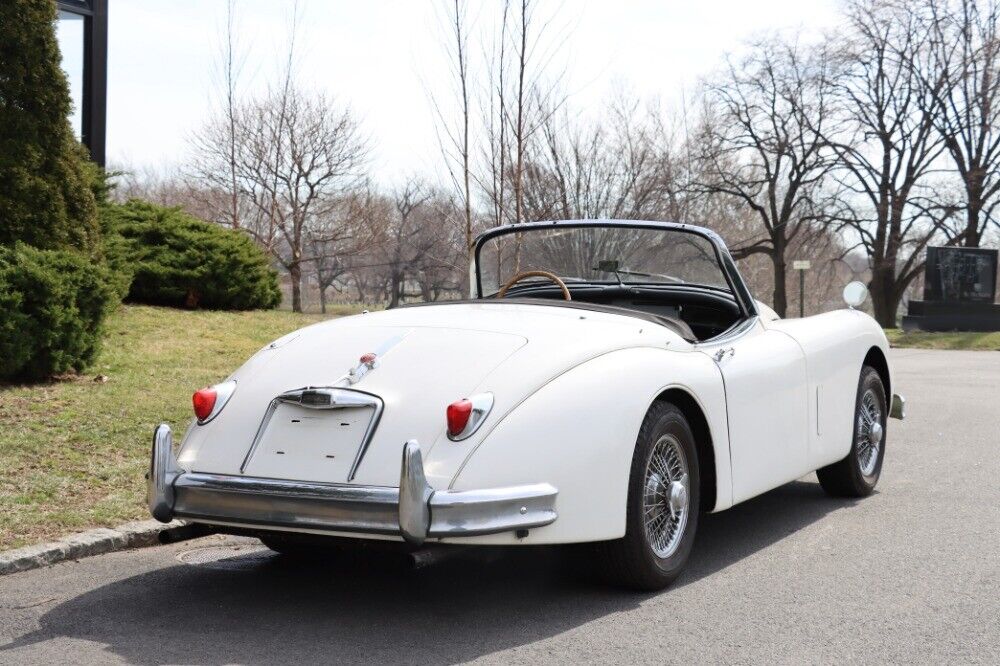 Jaguar-XK-1959-White-Black-0-5