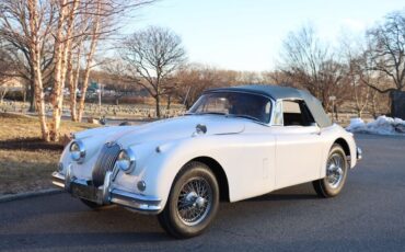 Jaguar-XK-1960-White-Blue-0-1