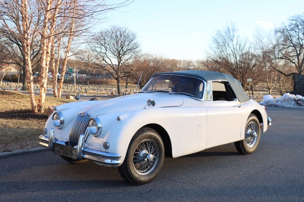 Jaguar-XK-1960-White-Blue-0-1