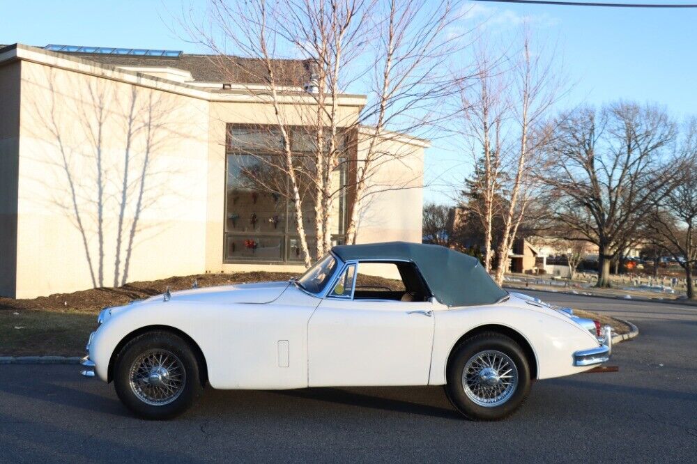 Jaguar-XK-1960-White-Blue-0-3