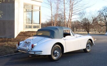 Jaguar-XK-1960-White-Blue-0-4