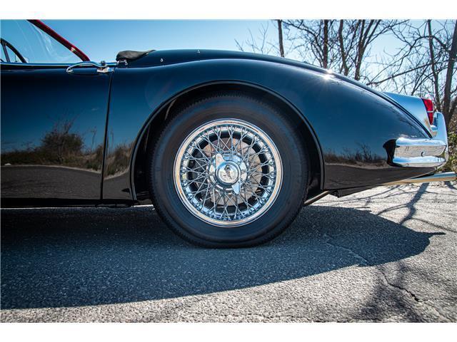 Jaguar-XK-1961-Black-Red-54718-31