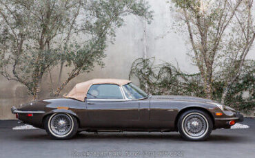 Jaguar-XK-1973-Black-Other-Color-0-9