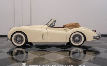 Jaguar-XK-Cabriolet-1956-White-Tan-117392-2