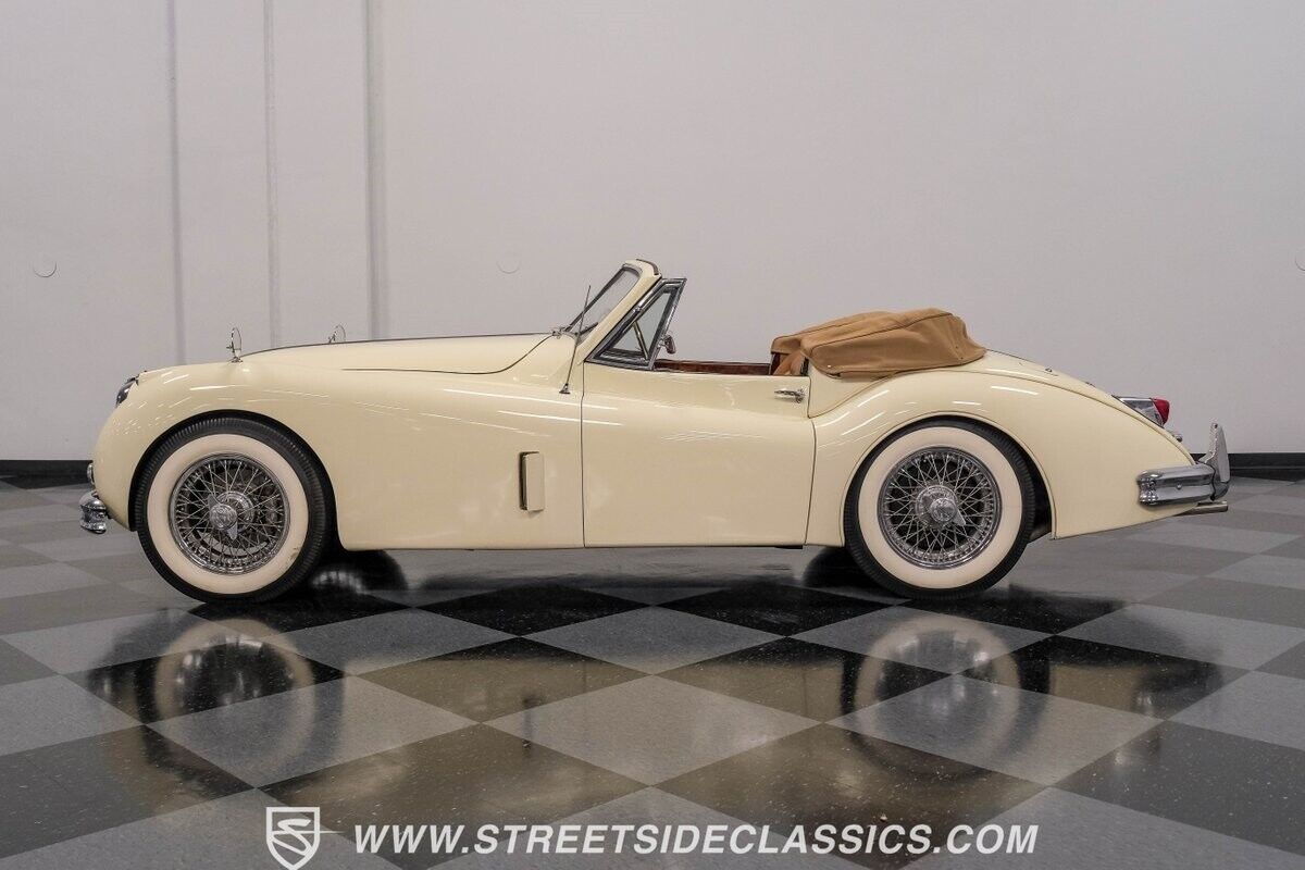 Jaguar-XK-Cabriolet-1956-White-Tan-117392-2