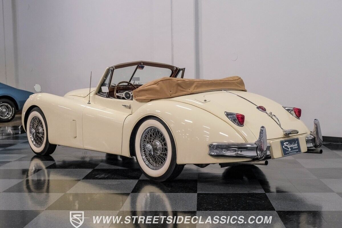 Jaguar-XK-Cabriolet-1956-White-Tan-117392-8