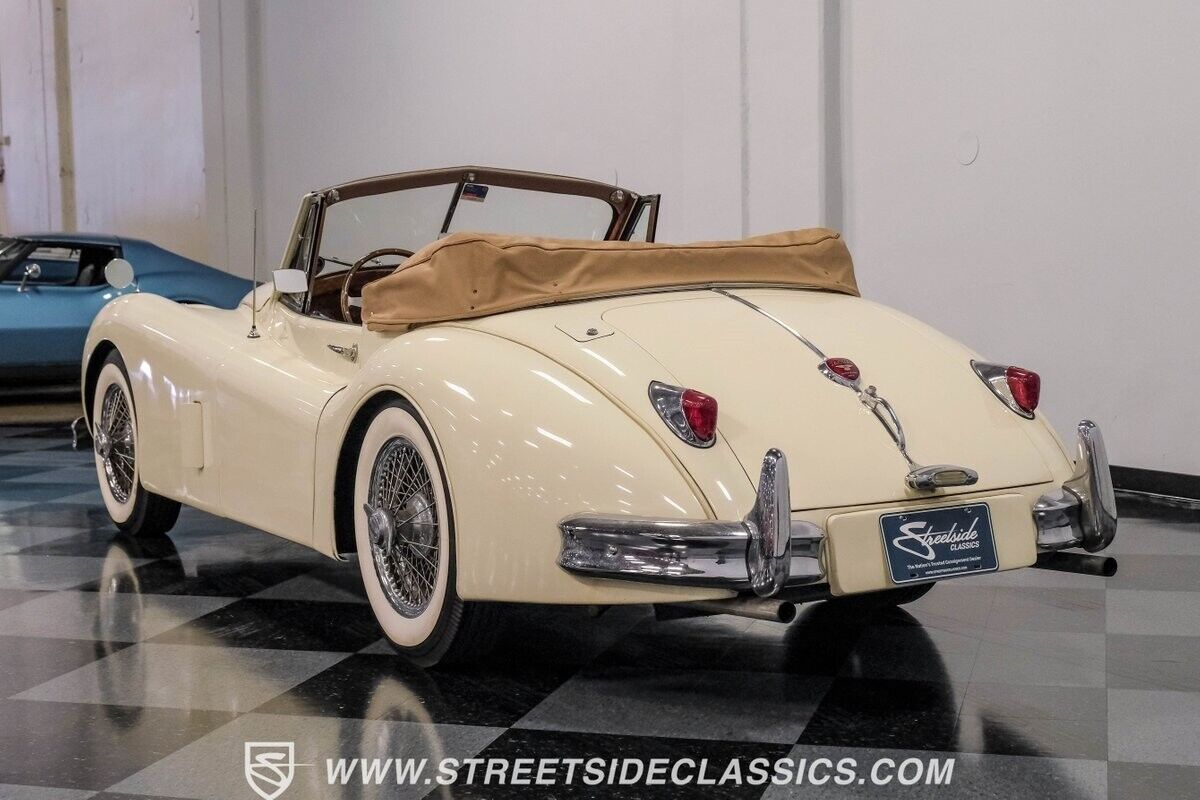 Jaguar-XK-Cabriolet-1956-White-Tan-117392-9