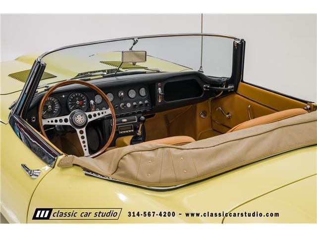 Jaguar-XK-Cabriolet-1966-Yellow-Tan-33017-35