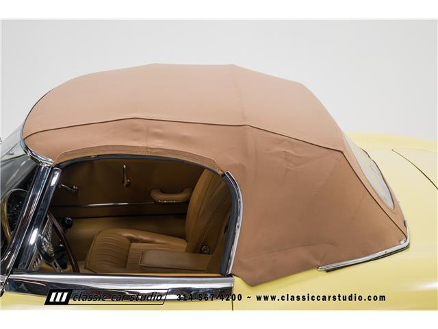 Jaguar-XK-Cabriolet-1966-Yellow-Tan-33017-8