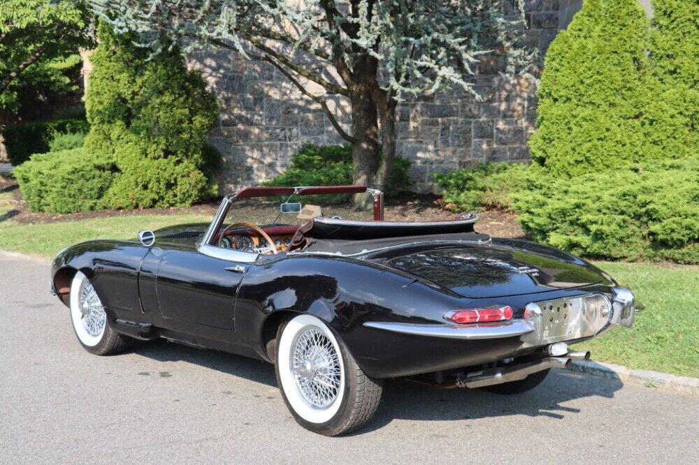 Jaguar-XK-Cabriolet-1967-Black-Tan-0-5