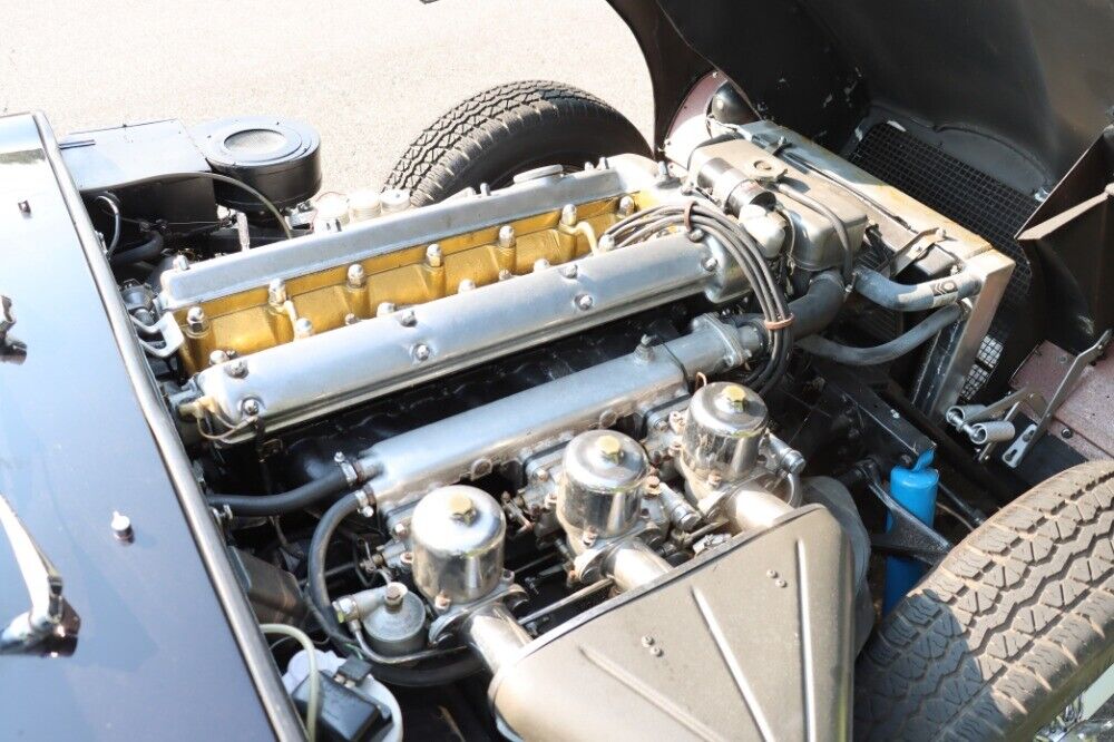 Jaguar-XK-Cabriolet-1967-Black-Tan-0-7