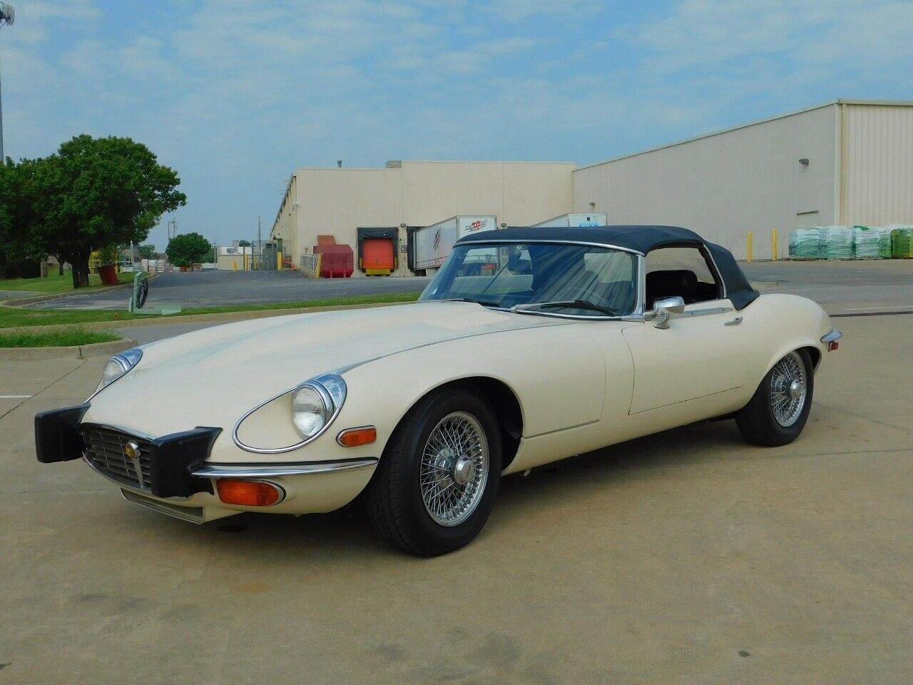 Jaguar-XK-Cabriolet-1974-White-Black-28321-2