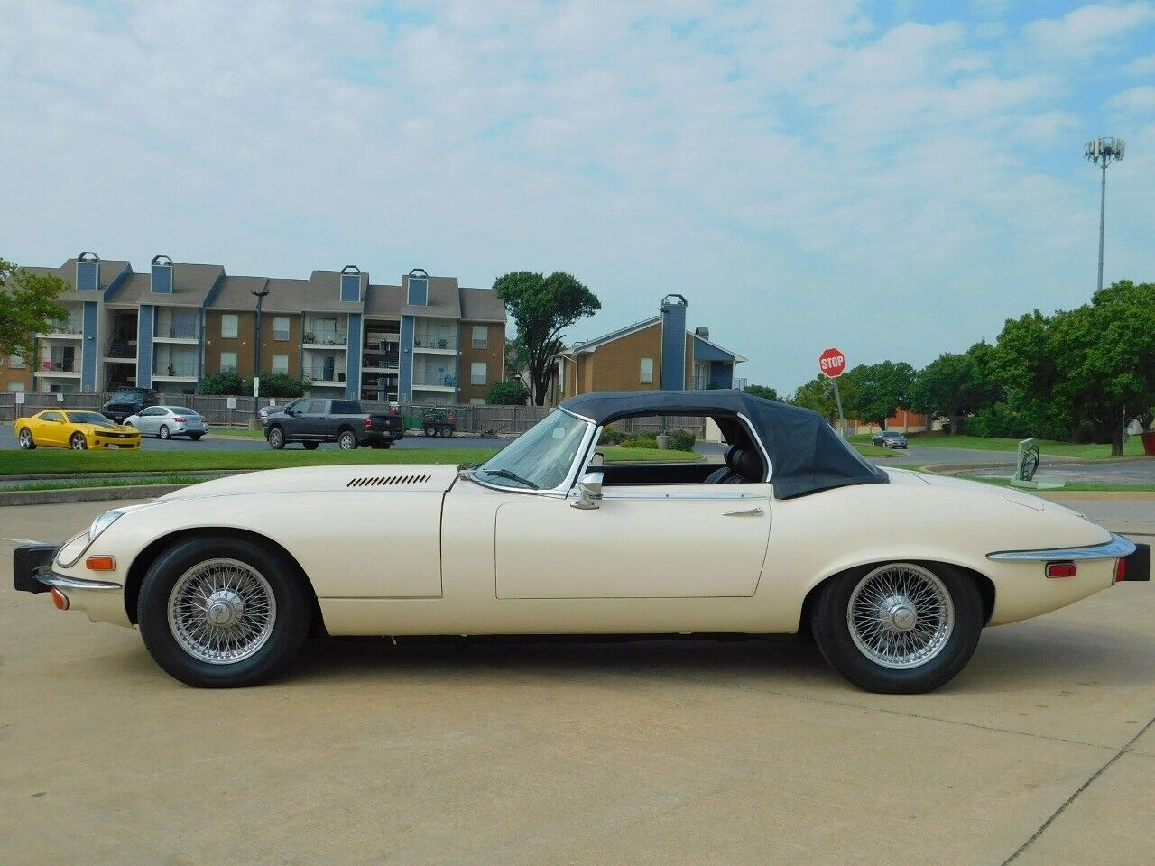 Jaguar-XK-Cabriolet-1974-White-Black-28321-3