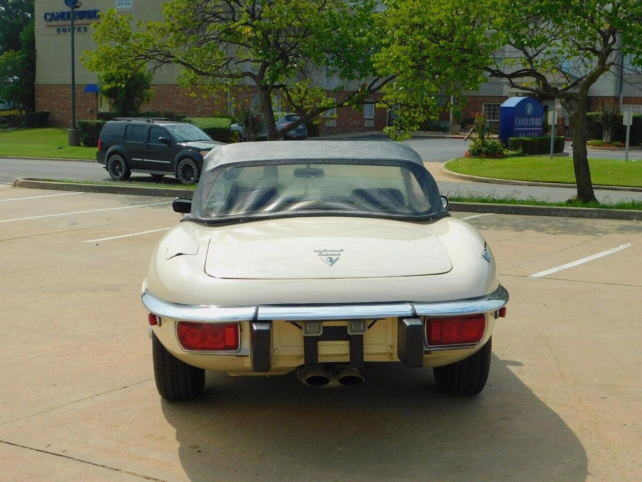 Jaguar-XK-Cabriolet-1974-White-Black-28321-4