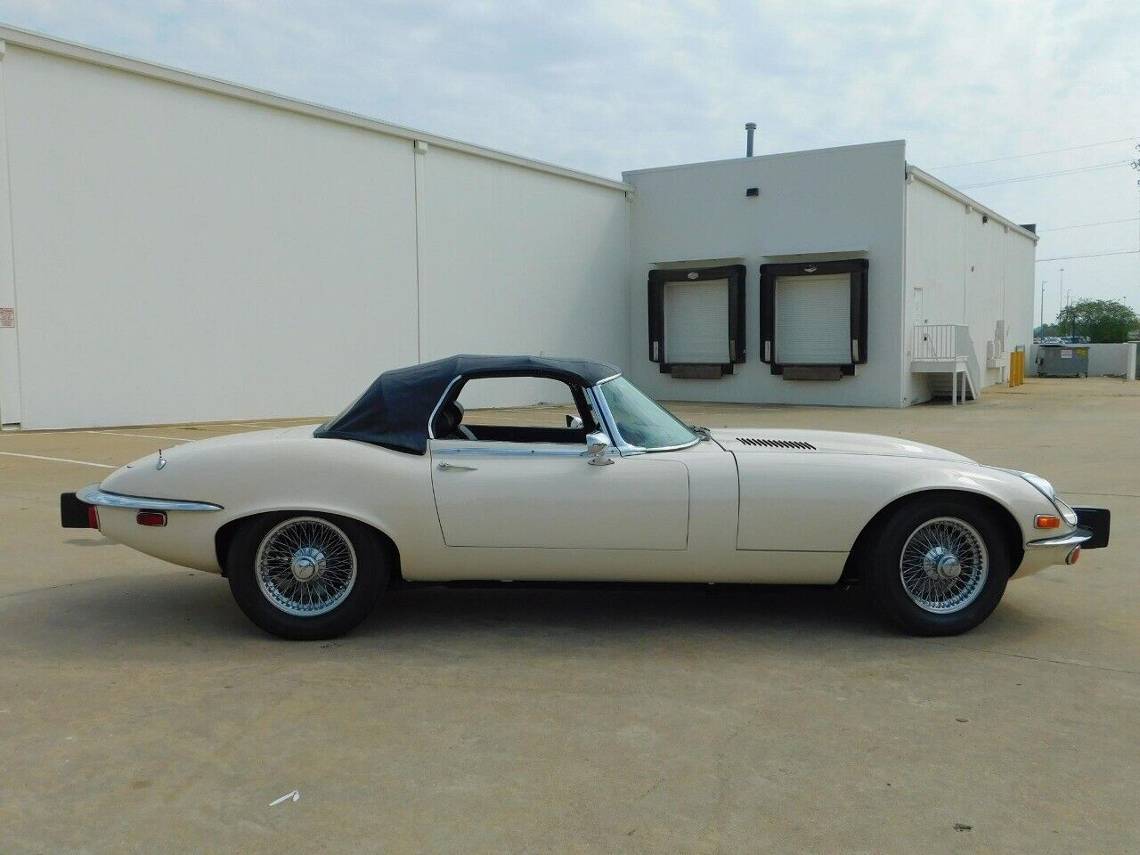 Jaguar-XK-Cabriolet-1974-White-Black-28321-5