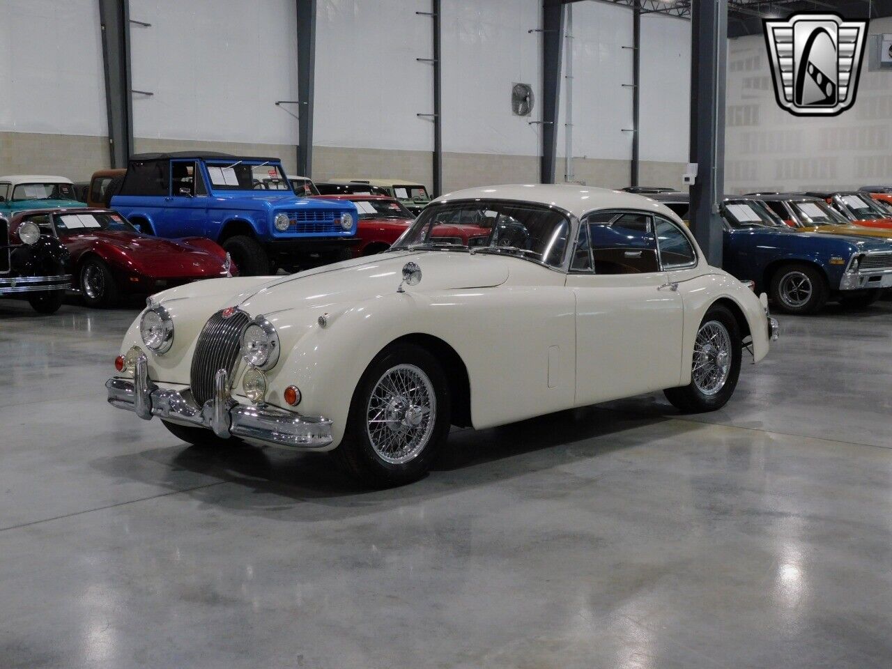 Jaguar-XK-Coupe-1957-White-Tan-114049-2