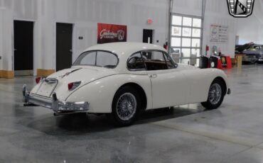 Jaguar-XK-Coupe-1957-White-Tan-114049-4