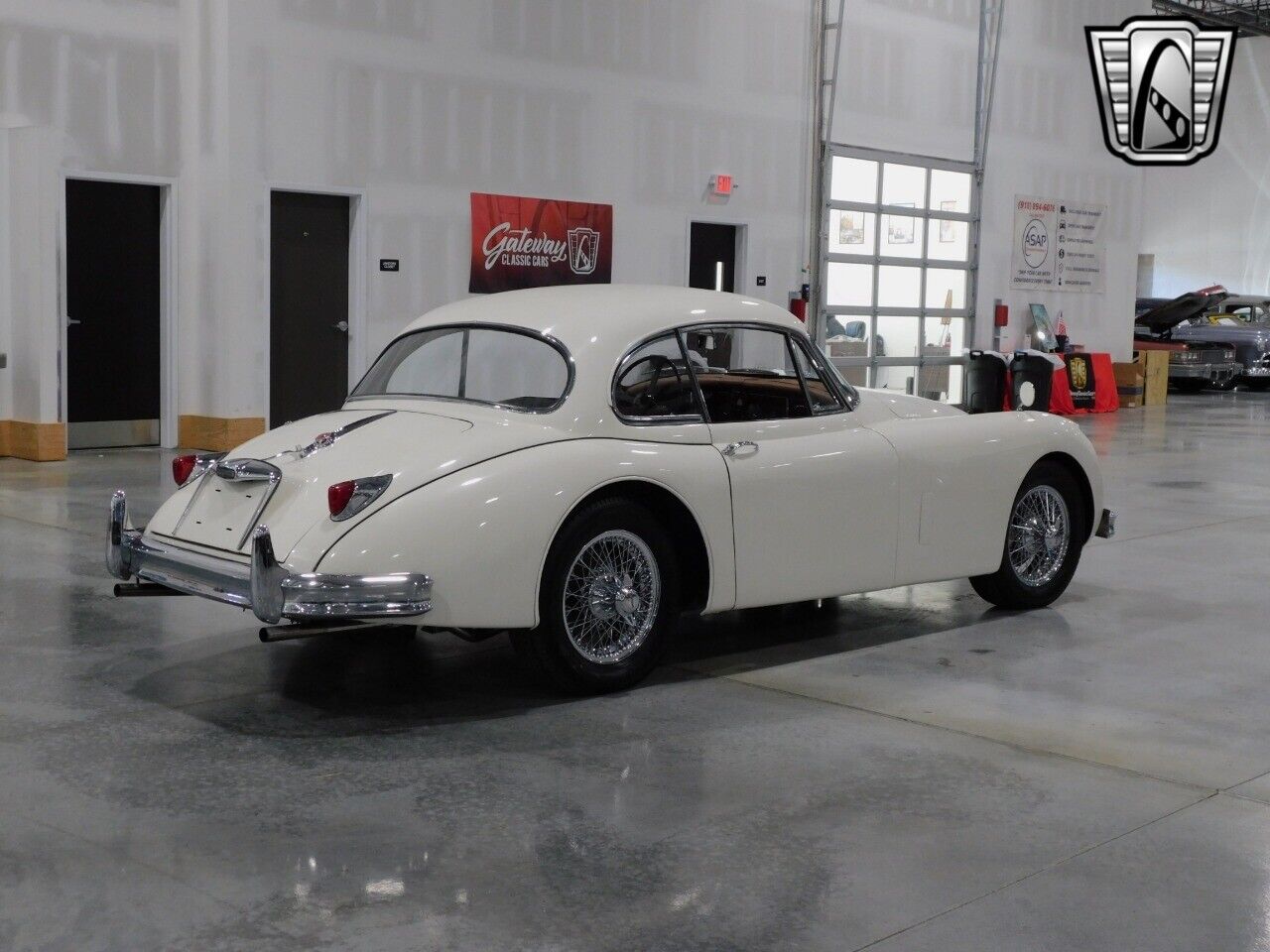 Jaguar-XK-Coupe-1957-White-Tan-114049-4