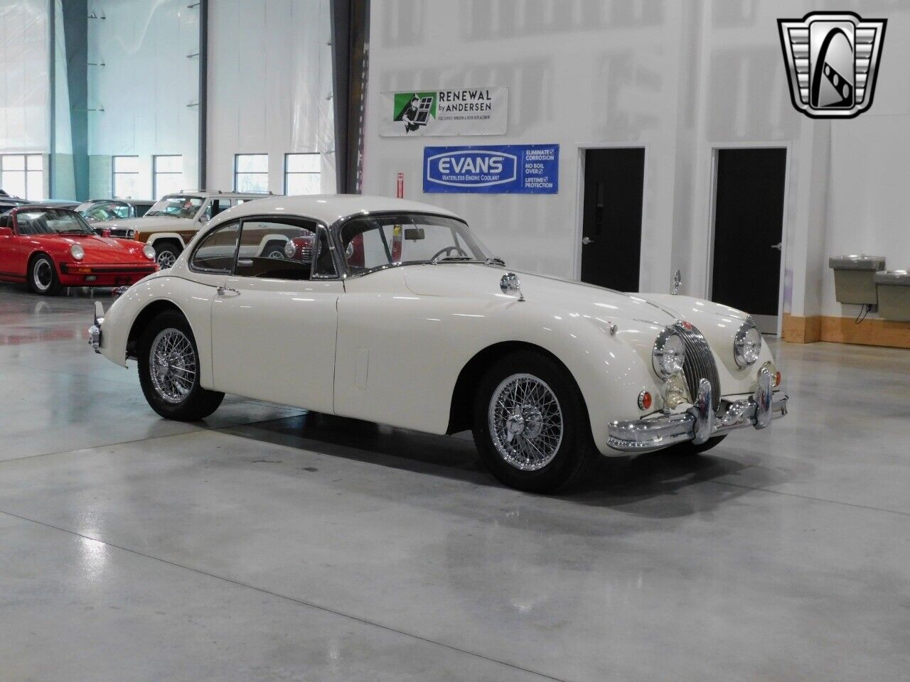 Jaguar-XK-Coupe-1957-White-Tan-114049-5