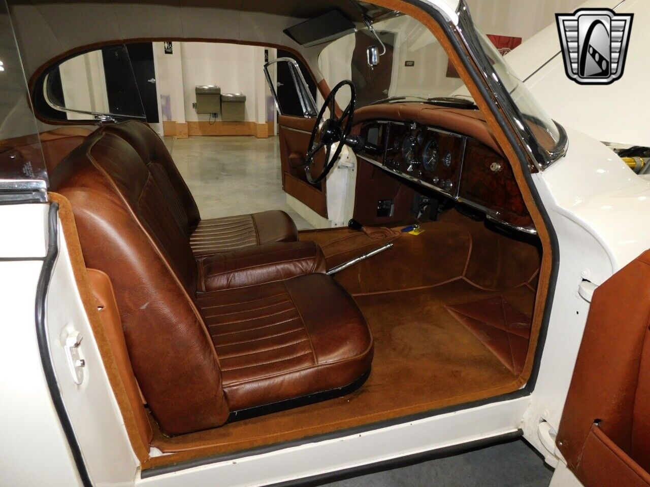 Jaguar-XK-Coupe-1957-White-Tan-114049-7