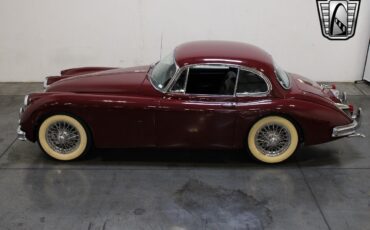 Jaguar-XK-Coupe-1961-Maroon-Black-110078-9