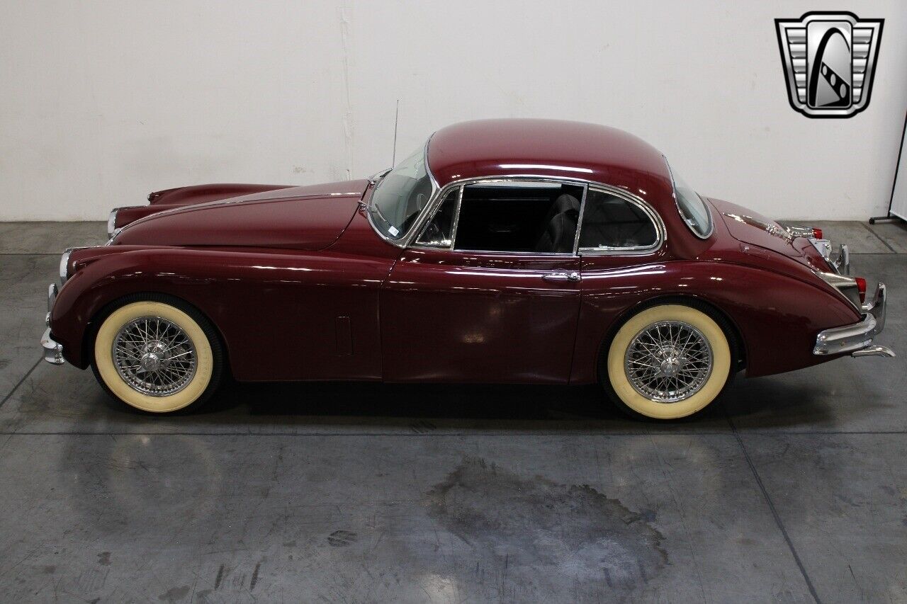 Jaguar-XK-Coupe-1961-Maroon-Black-110078-9