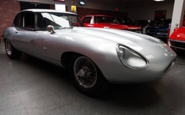 Jaguar-XK-Coupe-1968-Silver-Red-45081-11