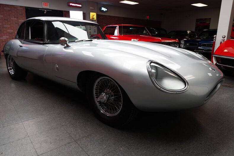 Jaguar-XK-Coupe-1968-Silver-Red-45081-11